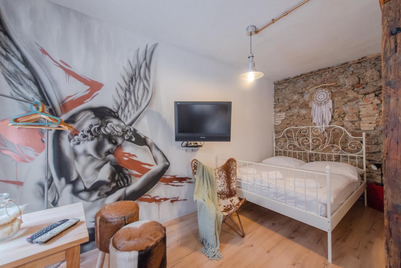 Accommodation At The Zeus Apartment Bratislava Eksteriør billede
